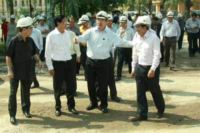 pho-thu-tuong-chinh-phu-nguyen-thien-nhan-tham-cong-trinh-nha-thi-dau-da-nang-tinh-nam-dinh
