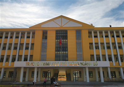 dong-chi-bi-thu-thanh-uy-kiem-tra-cong-tac-chuan-bi-nam-hoc-moi-2020-2021-tai-truong-thpt-hoanh-bo